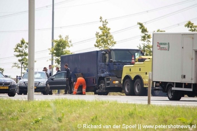 Politie Bewaakt Geldwagen Met Klapband Op A Peters Hotnews Nl