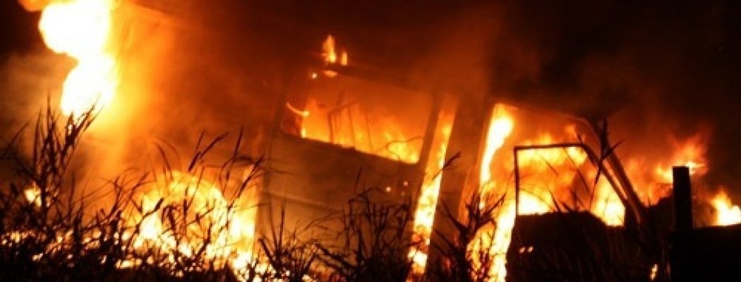 Gestolen busje brandt volledig uit in Waverveen