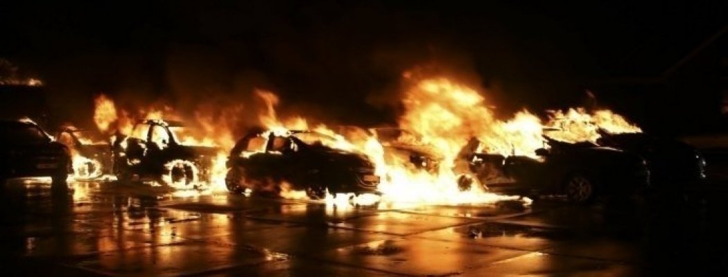 Politie gaat niet uit van brandstichting bij autobranden Waverveen