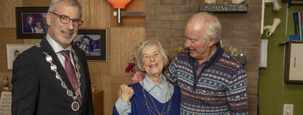 Burgemeester feliciteert echtpaar Beuse met 60 jaar huwelijk