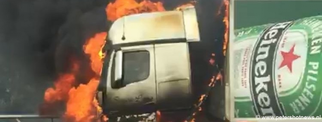 Heineken-vrachtwagen in brand op A2 bij Abcoude