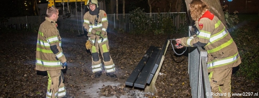 Brandweer blust Vinkeveens buitenbrandje met emmers water