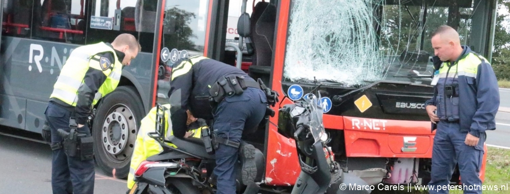 Scooterrijder gewond na ongeluk met lijnbus Aalsmeer