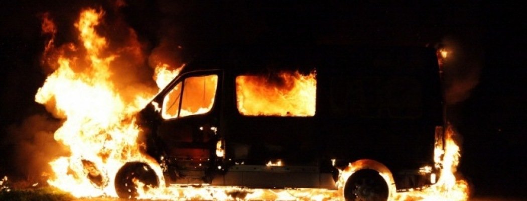 [FOTO'S & VIDEO] Tweede autobrand op Vermogenweg in Mijdrecht