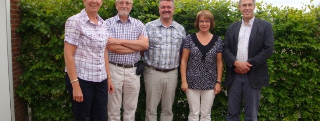 De werkgroep, van links naar rechts: Bea Dalebout, em.pastoor Wim de Boer, Dick van Leeuwen, Mariëtte Fakkeldij, pastoor Henk Schoon. Foto: Els van Leeuwen