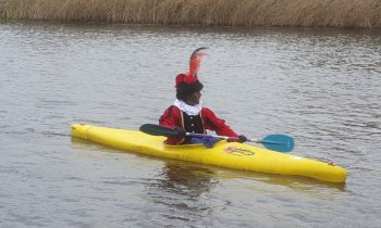Sinterklaas blij om de kinderen van Wilnis weer te zien