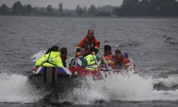 Nl Drie Duikers In Nood In N Maand Op Vinkeveense Plassen