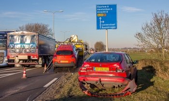 Auto's botsen op elkaar op N201 bij Loenersloot