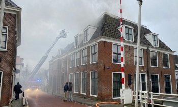 Eeuwenoud pand in Nieuwersluis in brand