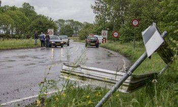 Auto raakt uit de bocht Ringdijk Tweede Bedijking Amstelhoek