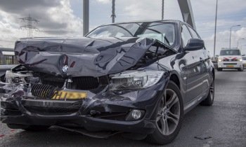 Ongeluk op N201 brug Loenersloot, drukke avondspits verwacht