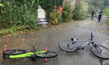 Politie betrapt jeugd op in brand steken leeg pand Amstelhoek