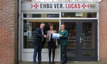 EHBO Lucas Vinkeveen ontvangt donatie van Lions