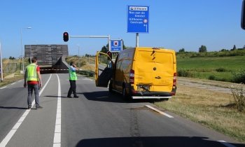 Ongeluk bij aquaduct Amstelhoek Uithoorn, weg afgesloten