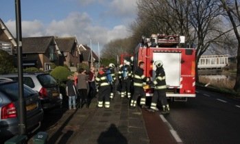 [FOTO'S] Oliebollen bakken veroorzaakt brand in tuinhuis Waverveen