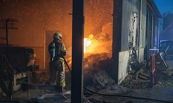 Deel schuur afgebrand in De Hoef, boer heeft vannacht niets gemerkt