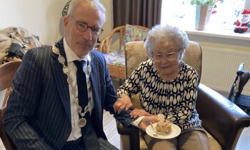 Burgemeester feliciteert oudste inwoonster Uithoorn