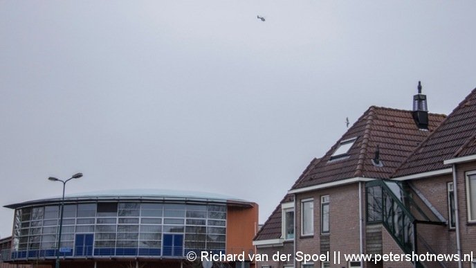 Politie heli boven het Piet Mondriaan gebouw