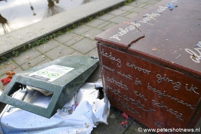 Monument dijkdoorbraak Wilnis vernield - Peters Hotnews.nl