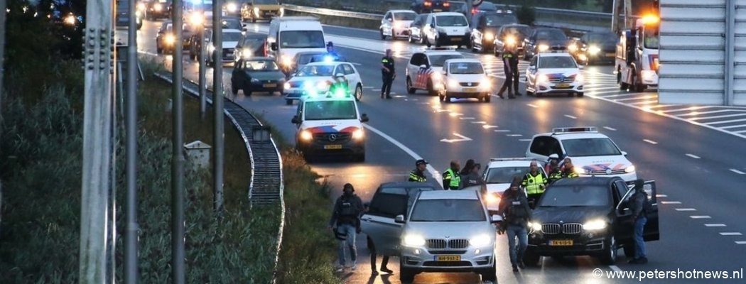 Achtervolging over A2 stopt bij Amsterdam, politiehond bijt