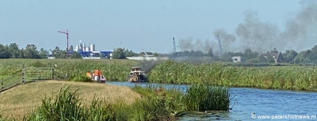 Boot in brand na tanken boot in Wilnis