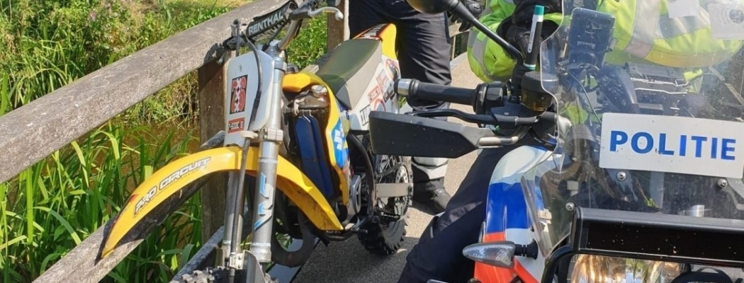 Politie neemt crossmotoren in beslag in Uithoorn