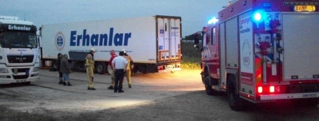 Vrachtwagenchauffeur blust brandje zelf in De Kwakel