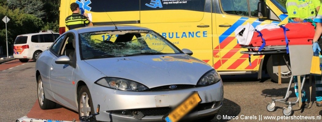 Twee wielrenners gewond bij ongeluk Oosteinderweg Aalsmeer