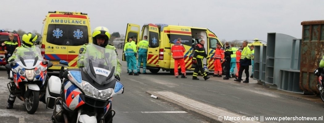 Traumaheli landt bij bloemenveiling Aalsmeer