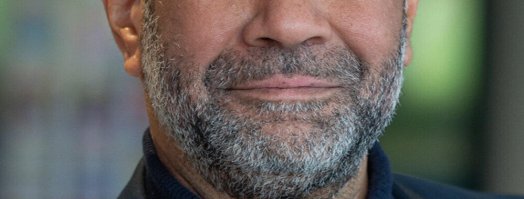 Wethouder De Robles bij spreekuur collectieve zorgverzekering