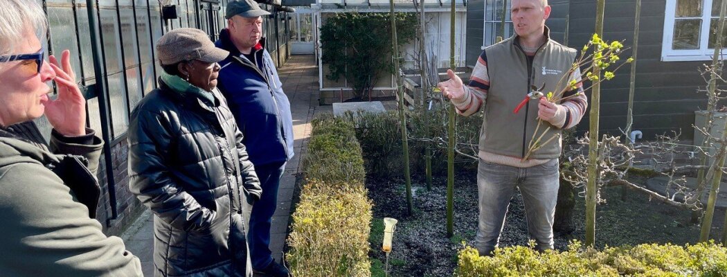 Snertwandeling en workshop fruitbomen enten bij Historische Tuin