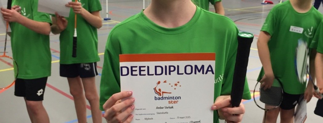 Jeugdleden Veenshuttle behalen deel-diploma 2 badmintonnen