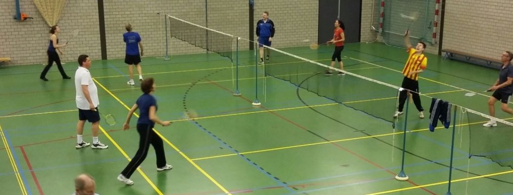 Badmintonvereniging Kwinkslag speelt vervroegd Paastoernooi.