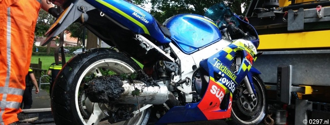 Politie vist gestolen motor uit de sloot in Mijdrecht