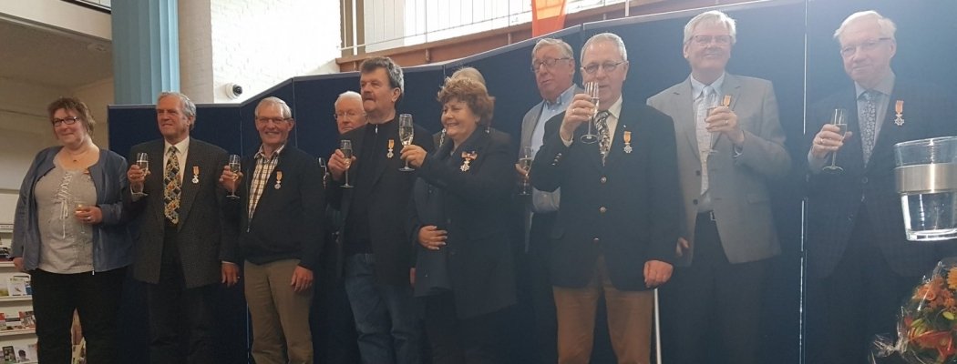 10 leden en 1 ridder in de Orde van Oranje-Nassau in Aalsmeer