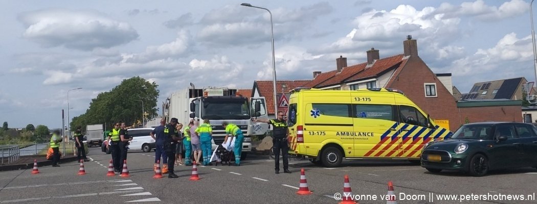 Fietser gewond bij aanrijding met vuilniswagen Aalsmeer