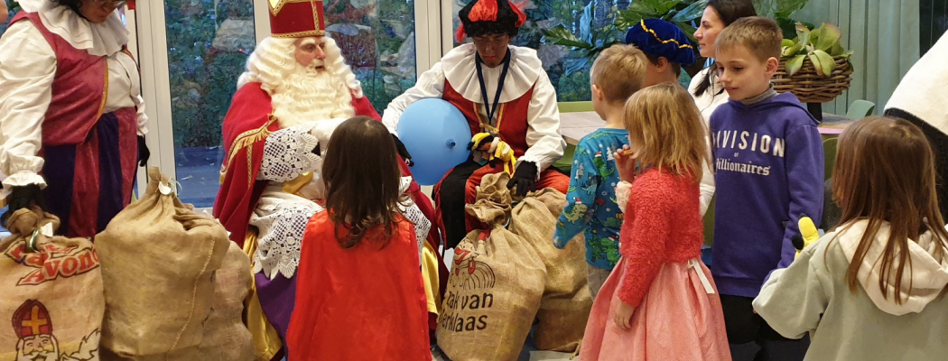 Sinterklaas bezoekt Oekraïense kinderen in Uithoorn