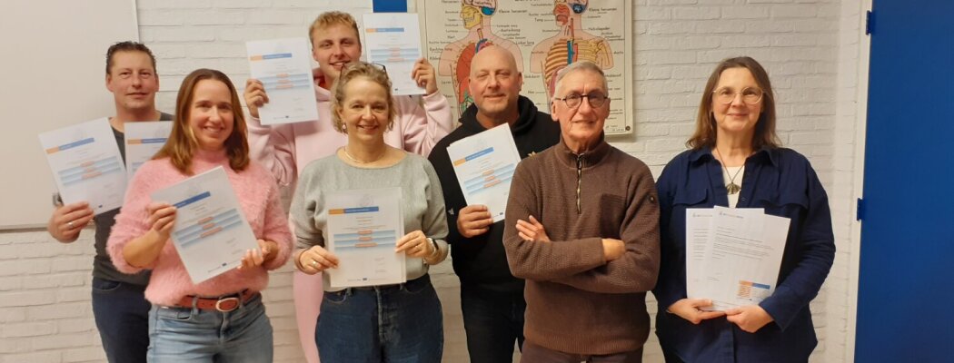 E.H.B.O. Lucas Vinkeveen deelt diploma’s uit