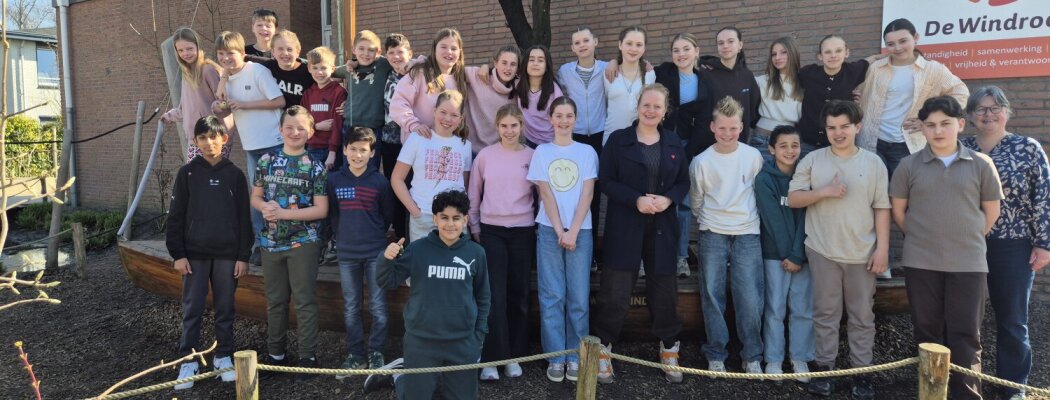 Burgemeester bezoekt Daltonschool de Windroos