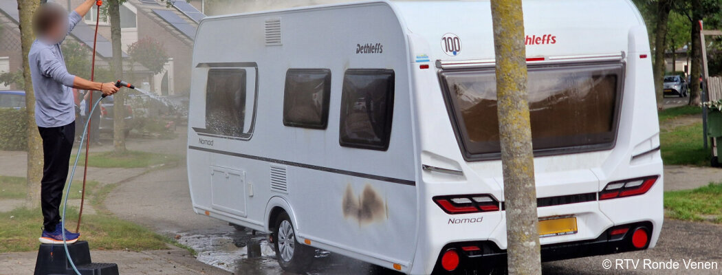 Buurman en brandweer grijpen in bij caravanbrand in Mijdrecht
