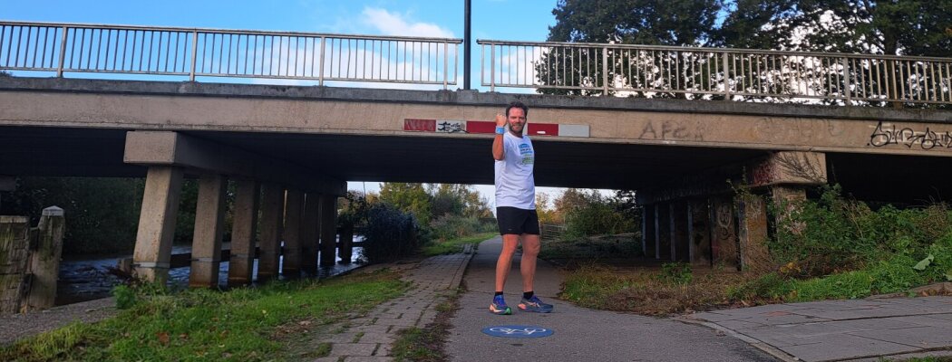 John van der Maat loopt marathon onder vier uur, maar zijn missie gaat door: ieder kind verdient een verjaardag