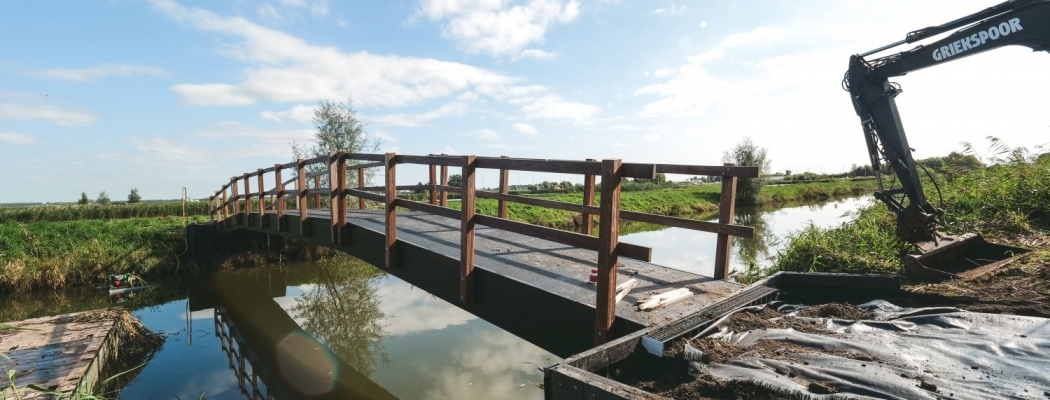 Bouw van voetgangersbrug tussen Libellebos en Hollandse Dijk voltooid