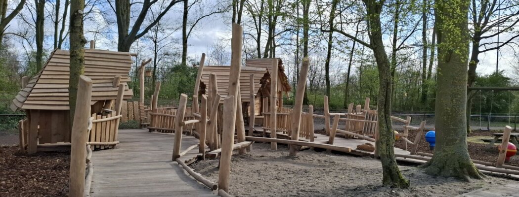 Inclusief speeltoestel feestelijk geopend bij kinderboerderij Boerenvreugd in Aalsmeer