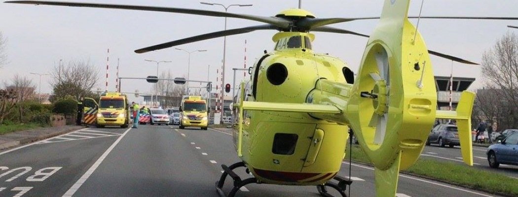 [FOTO'S] Gewonden bij ongeluk N196, traumahelikopter naar Aalsmeer
