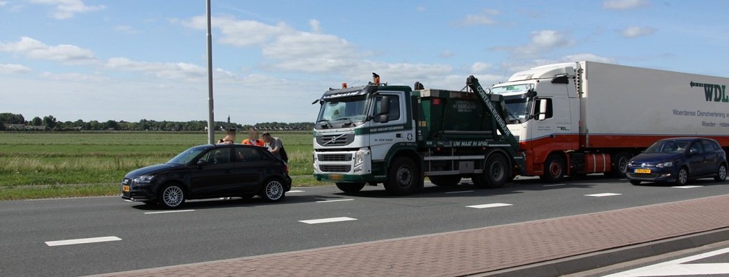 [FOTO'S] Twee vrachtwagens betrokken bij ongeluk N201 Vreeland