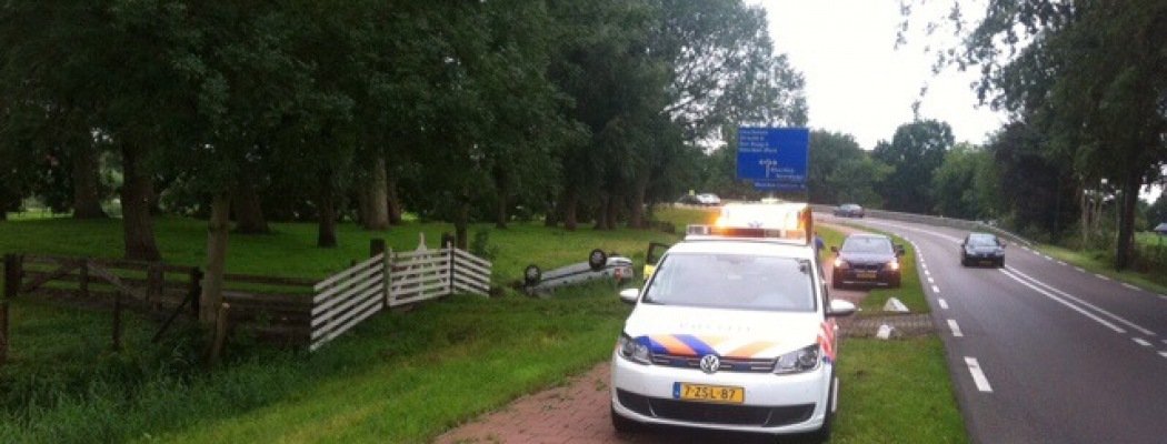 Mijdrechter betrokken bij ongeluk in Woerden, auto in sloot
