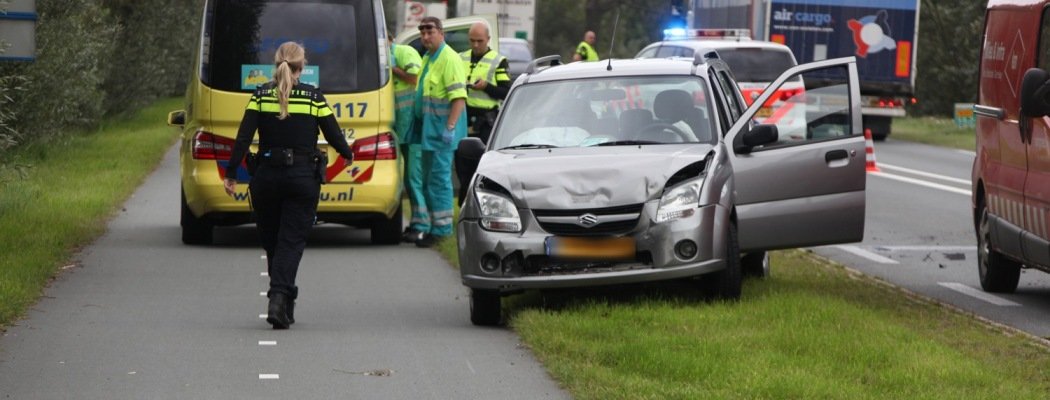 [FOTO'S] Hoogzwangere vrouw gewond bij ongeluk N201 Vinkeveen