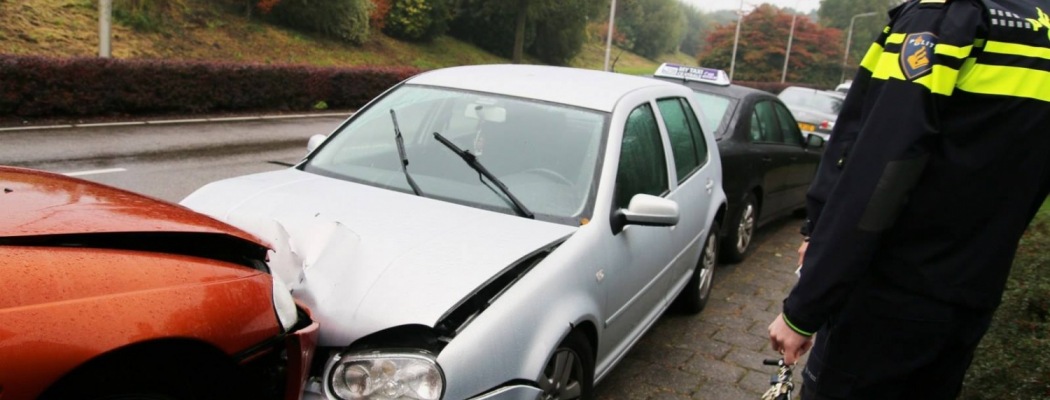 Auto's beschadigd bij uitwijkmanoeuvre Ophelialaan