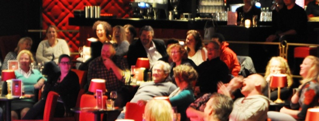 Mantelzorgers genieten van Stand-Up Comedy in Studio’s Aalsmeer