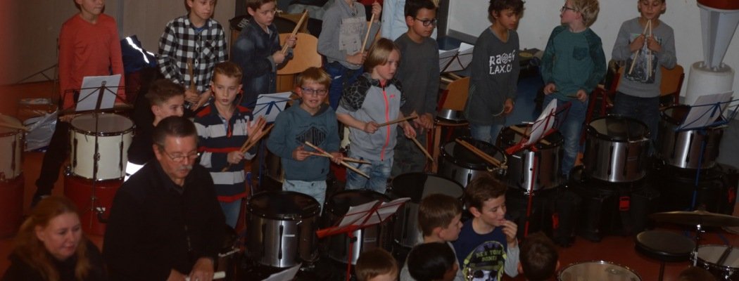 Leerlingen Kwikstaart spelen samen met KnA Orkest